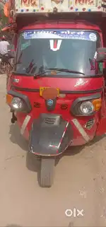 Piaggio Auto driver chahiye Licence compulsory hona chahiye
