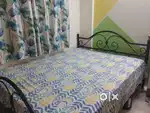 Metal bed queen size