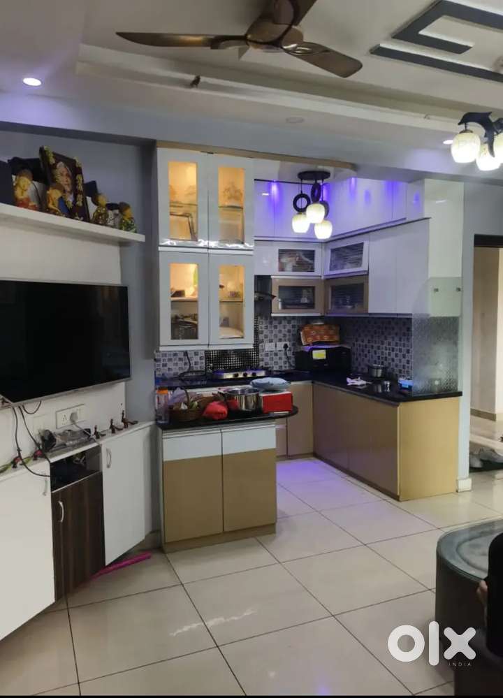 Panchsheel green 2bhk semi furnished flat for rent