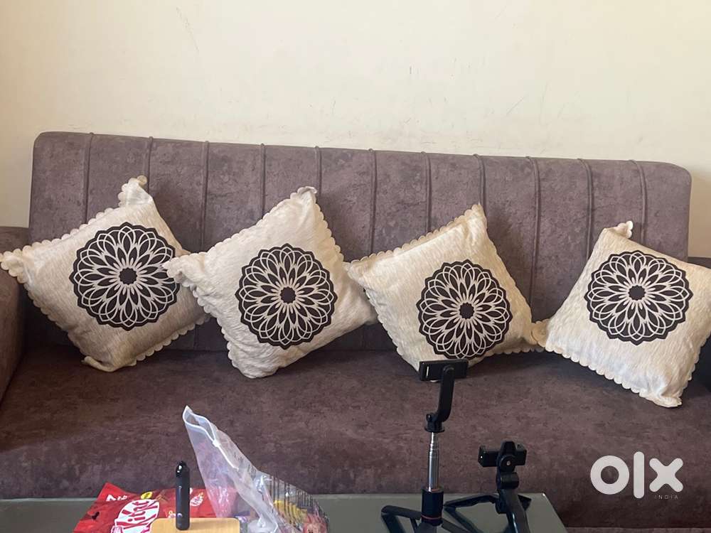 5 seater sofa with 2 stole 1 table