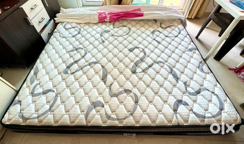 2 yr old Sleepwell king size mattress