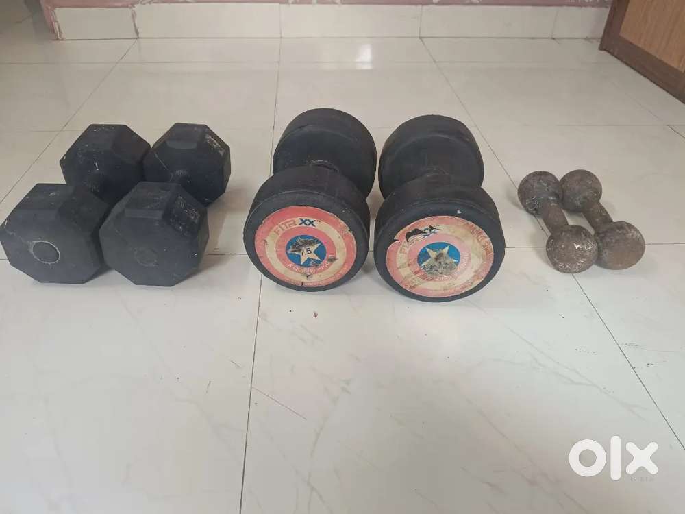 Dumbell 3 set 1 set is 10 kg    2 set is 4kg 3 set is 15kg