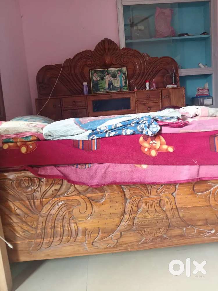 King size bed6/6..box bed..