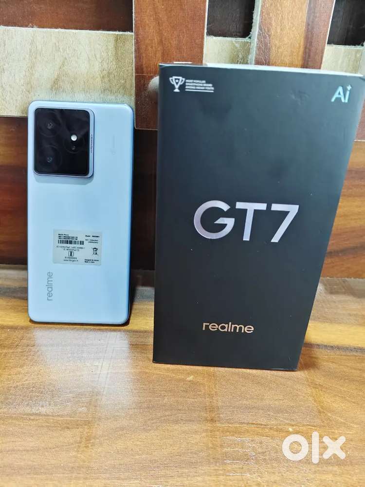Realme GT7  8GB 256 ROM 120fps pbgu gameing support gameing phone