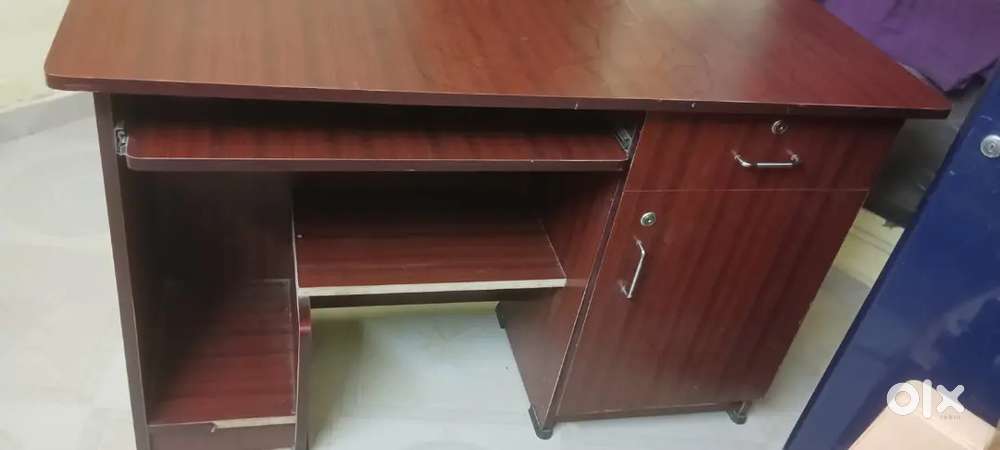 Computer Table for sale