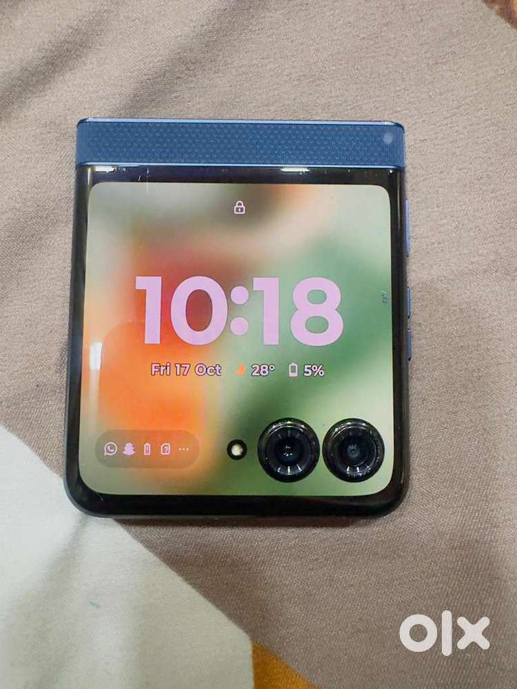 Motorola razr 60 8gb 128gb Blue variant with bill within warranty