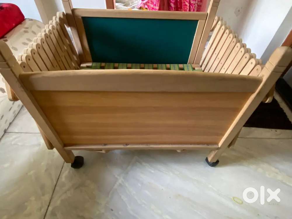 Baby wooden bed