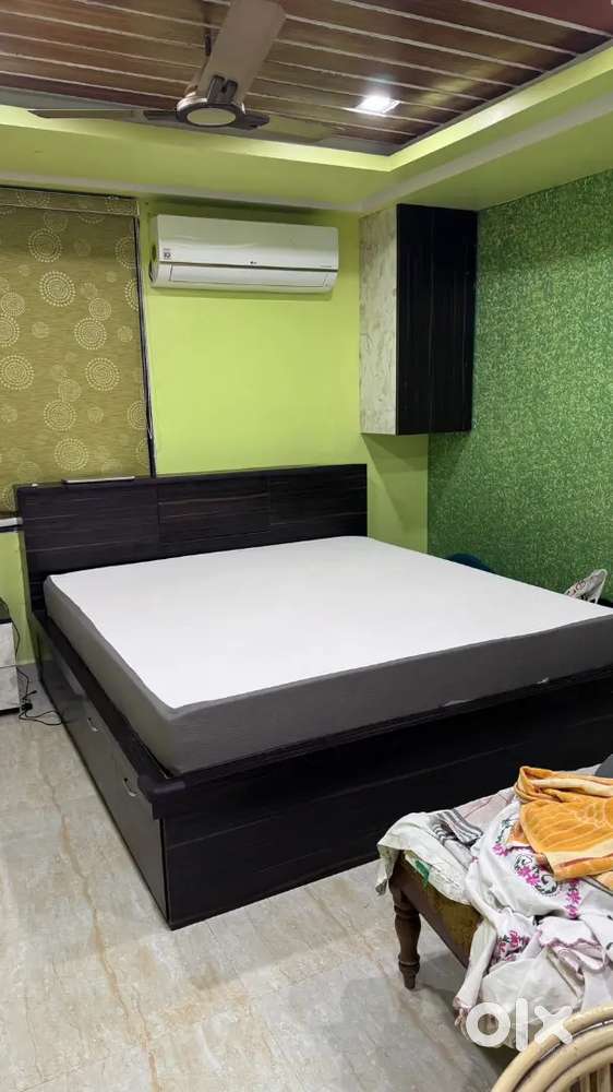 Move out sale -Wakefit Shapesense Orthopedic King size 8 inch mattress