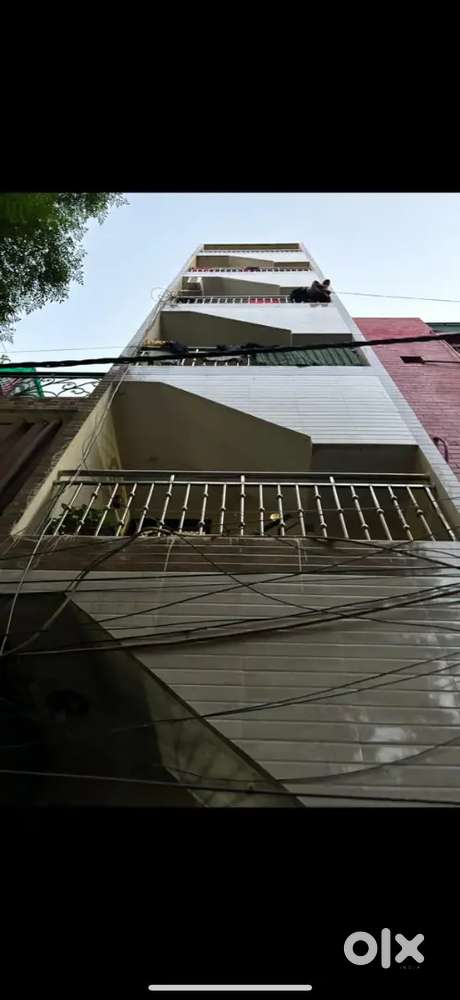 Floor for Sale  ( 25 - 30 gaj )