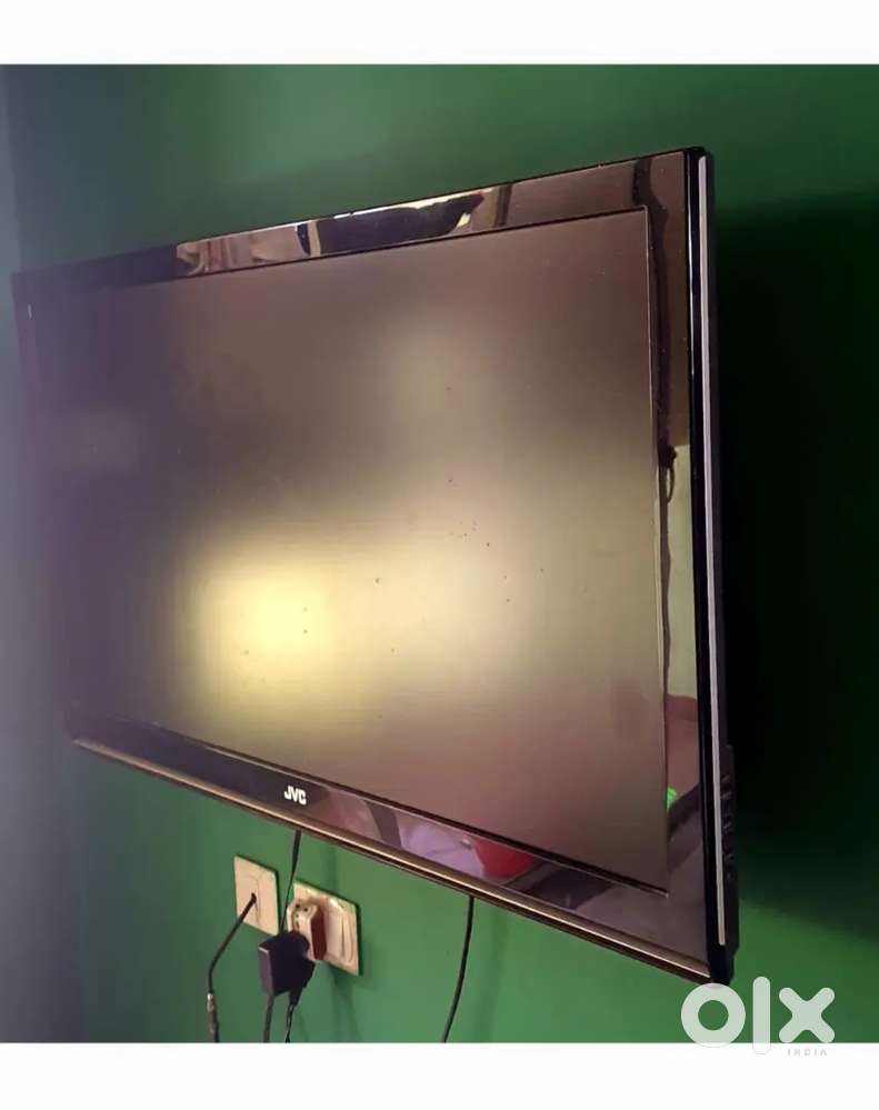 42 inches lED TV For sale