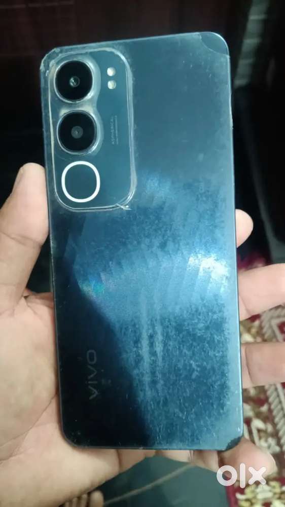 Vivo 4 gb ram 128 gb memory 8 month chala huva h..