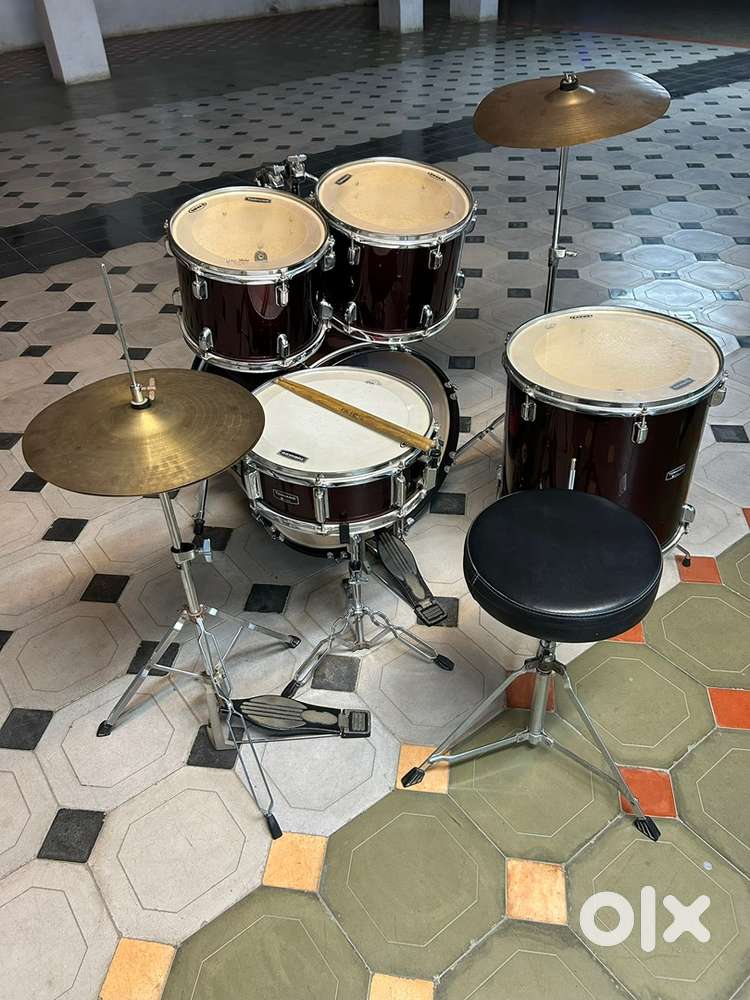 Mapex Drum Set-wine red with Original hi hat and Cymbal