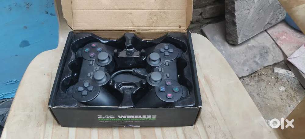 Game 2.4G WIRELESS CONTROLLER GAMEPAD