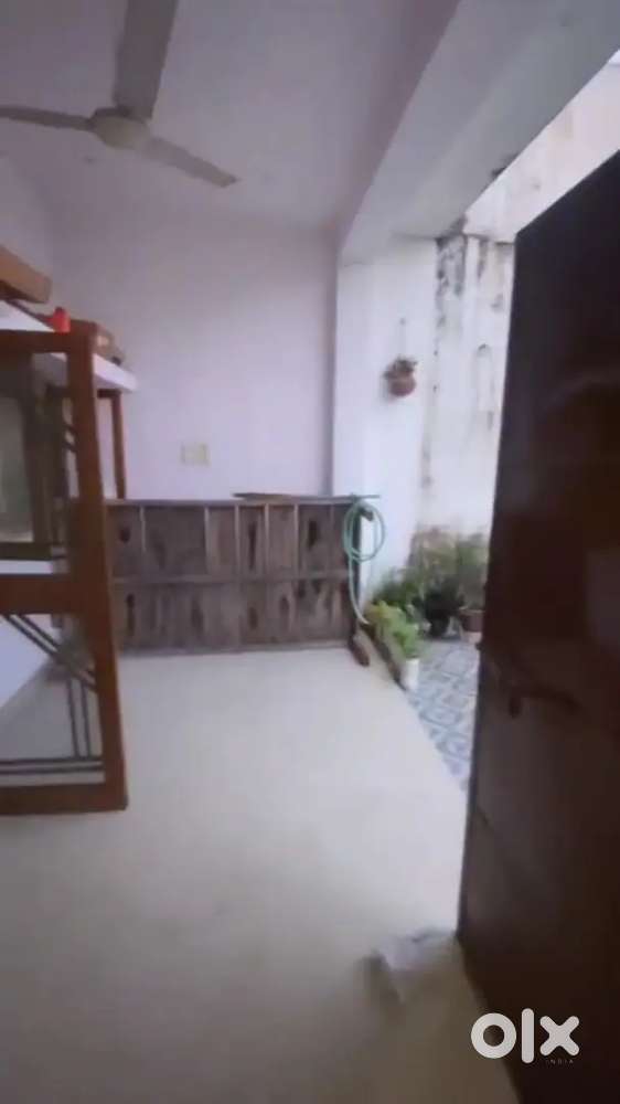 2 BHK Semi Furnished Flat in Gomti Nagar Viram Khand 5 Family/Bachelor