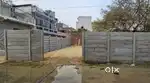 Ek taraf south face hai ek taraf west face hai.