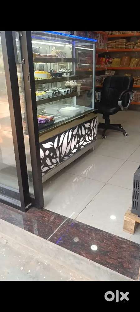 Brand new cake display counter 4ft