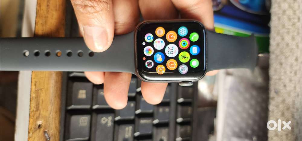 apple i watch series4 40mm black only gps excellent condition fix rate