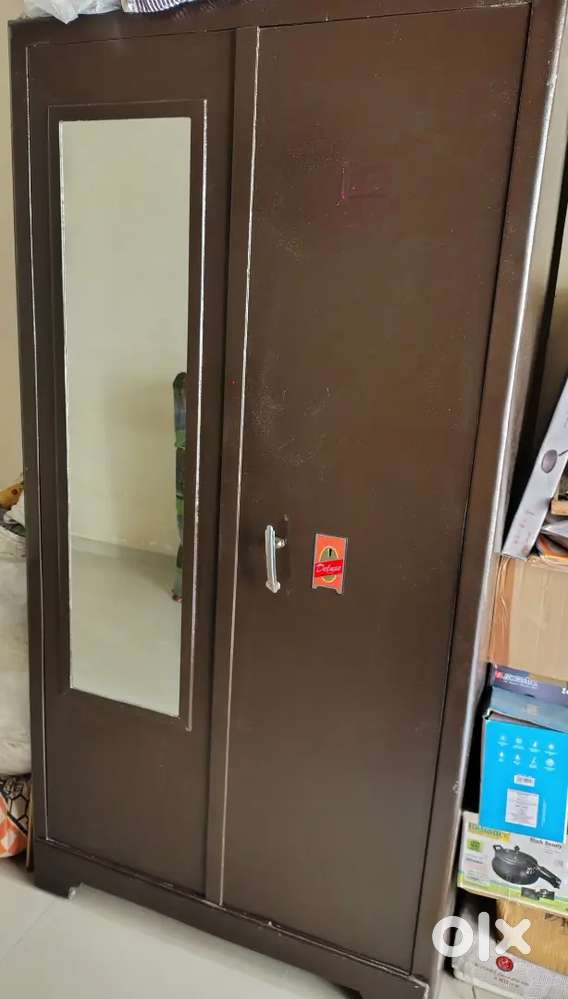 metal almari in good condition