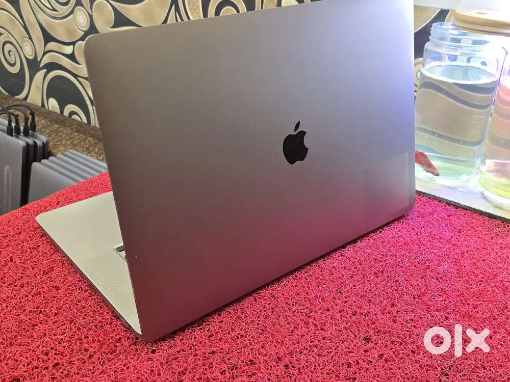 Apple Macbook Pro 2020 i7 16gb 512gb 5.5gb Graphics 16inch Retina