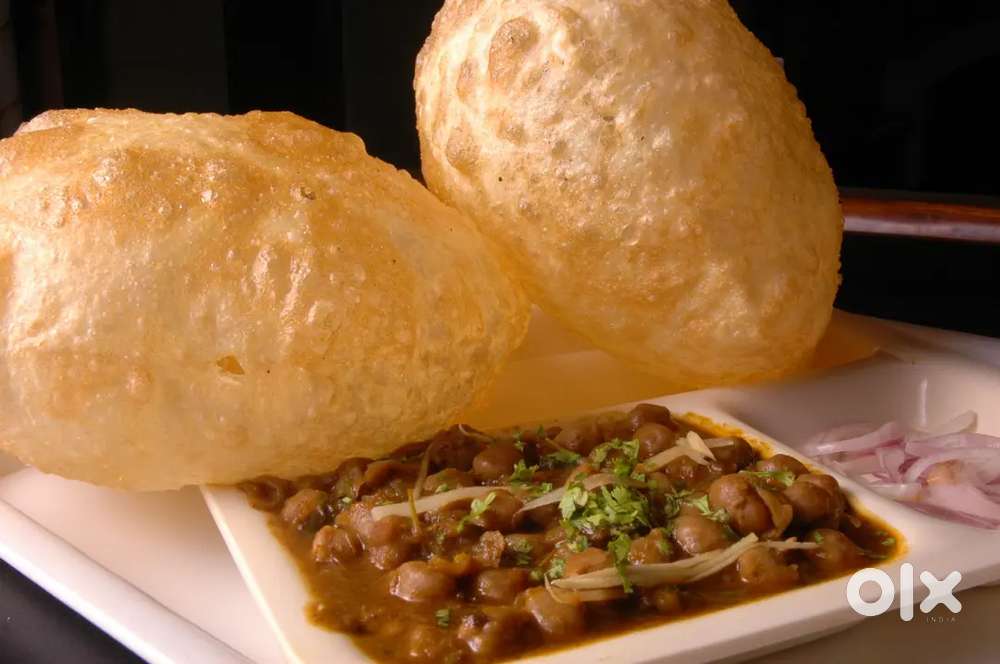 Chole bhature banane ke liye cook  Chaiye aur ek helper