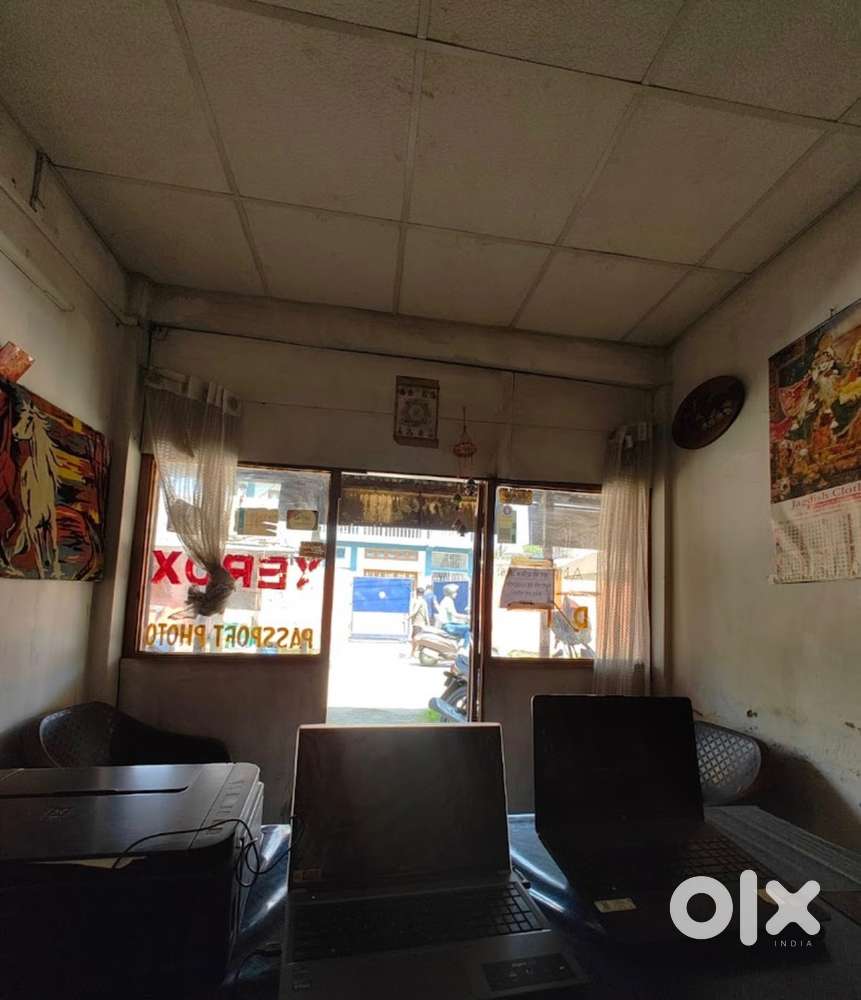 Computer shop manager