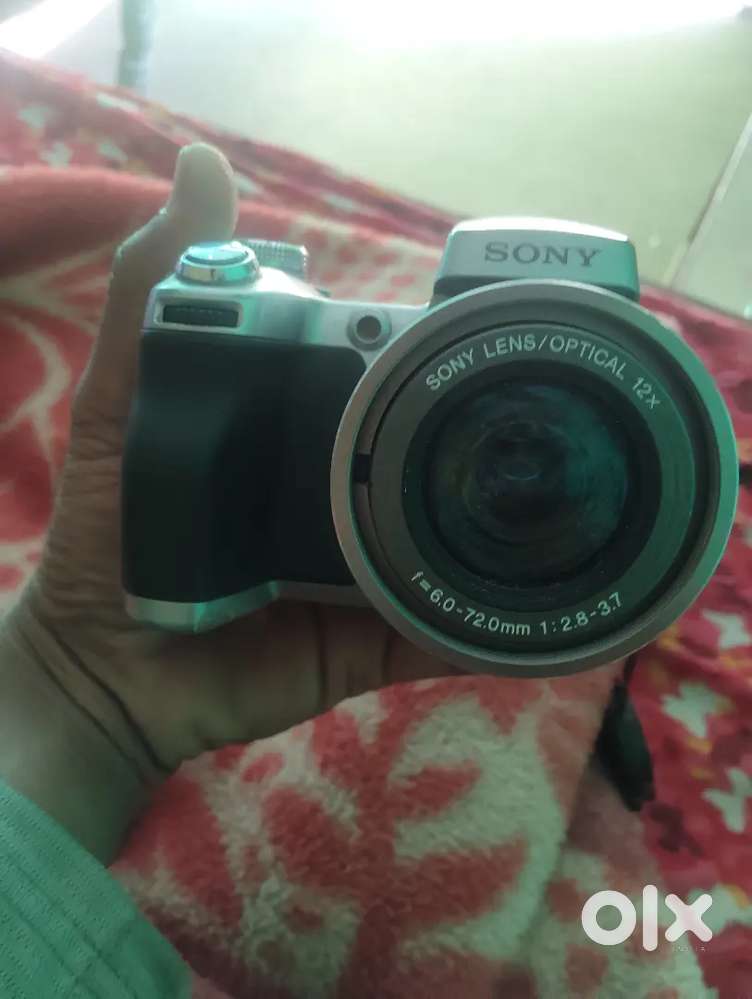 Camera ak dam badiya hai sony ka hai