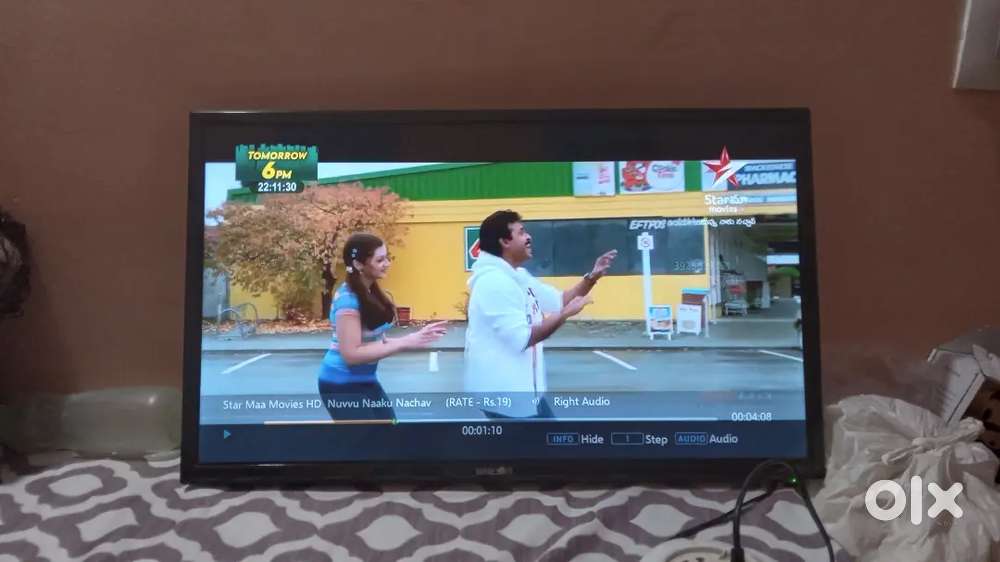 Sharp 32 android led. Smart  tv  stand  remote