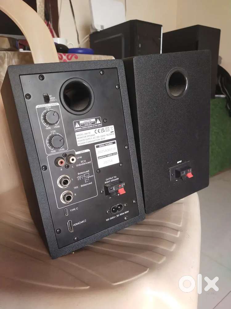New condition studio monitor full set