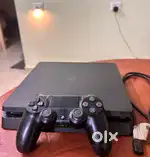 SONY PS4 SLIM 1 TB IN MINT CONDITION WITH 1 CONTROLLER AND 5 GAME CDs.