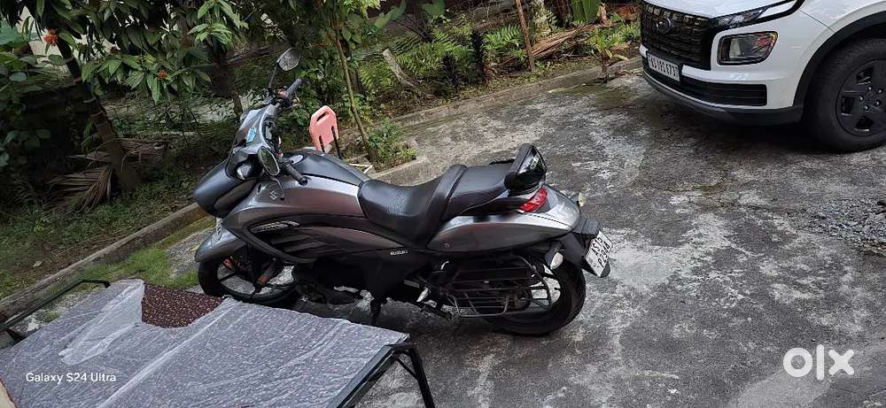 Suzuki Intruder