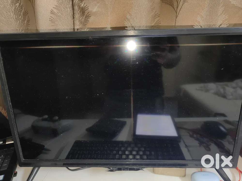 Tv/monitor 24 inches.