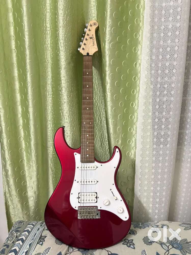 Yamaha Pacifica 012