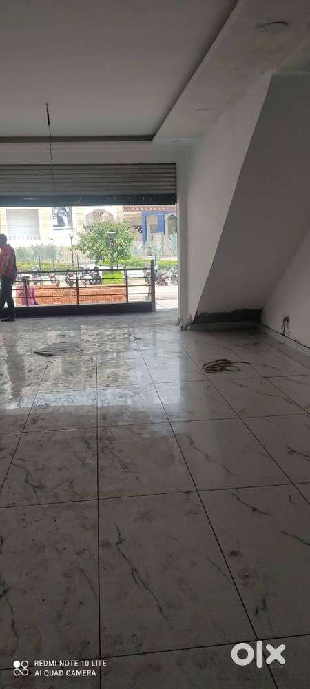 SHOWROOM FOR RENT GROUND FLOOR 15 BY 60 SIZE SUSHMA CAPITAL MARKET