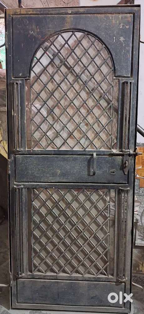 Gate iron with frame