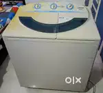 Samsung 6kg Semi automatic washing machine 6 year old white