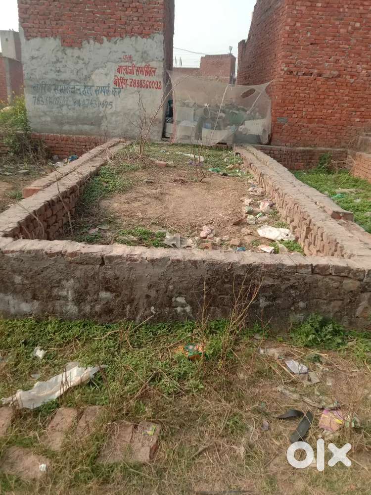 plot 25 gaj , price 1,50,000.