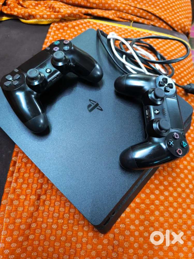 Selling my ps4 slim 1TB with very good condition