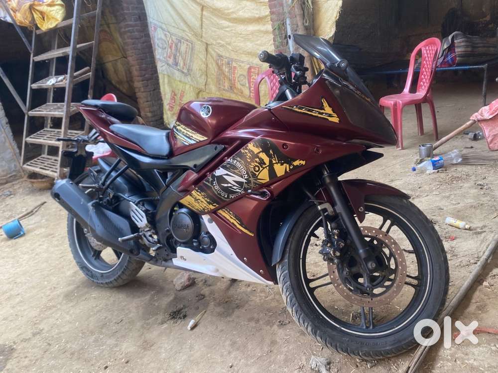 Yamaha R15 v2