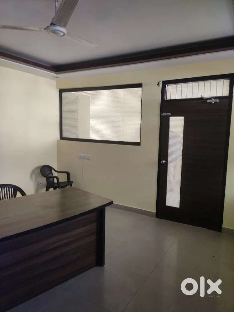 1400 SQFT OFFICE SPACE FOR RENT SECTOR D, ALIGANJ