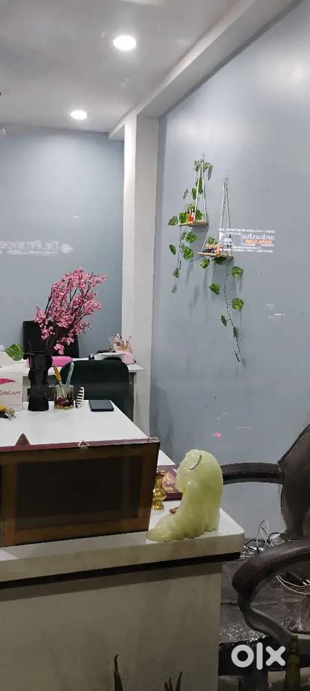 Nail saloon