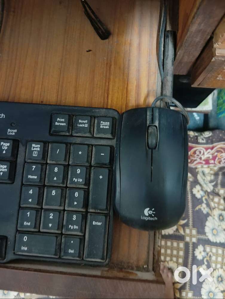 Computer ,mouse, small speakers , keyboard, cpu  with table setup