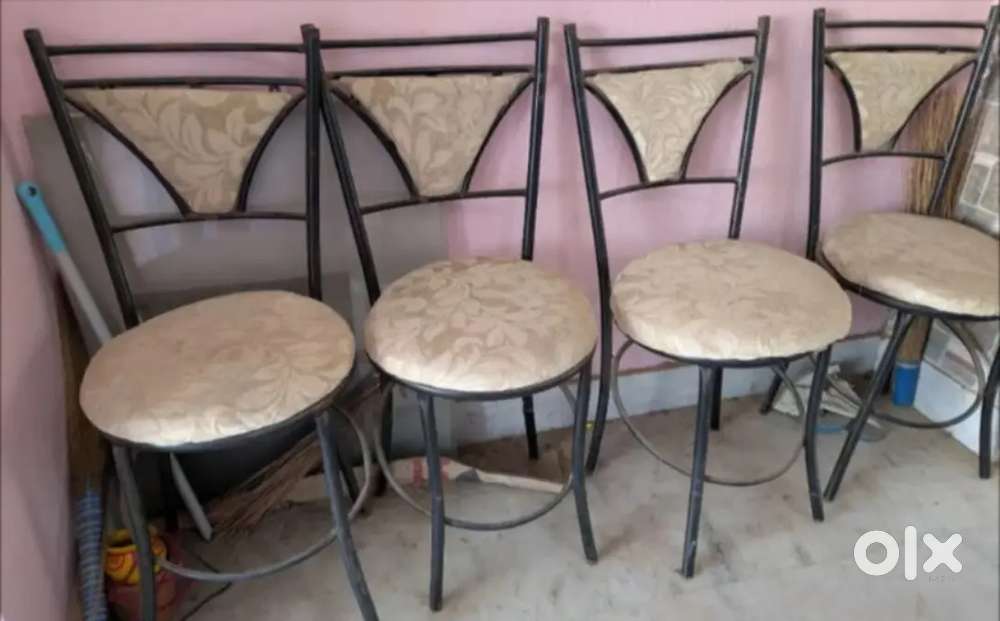Dinning table with 4 chairs