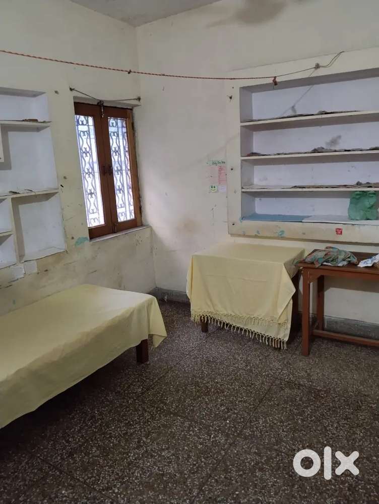 Room in Aliganj / Kapoorthala