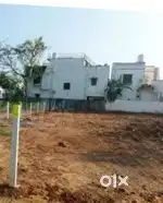 Pratapgarh chilbila stesan ke samne stet bank ke pichhe behtrin. Plot