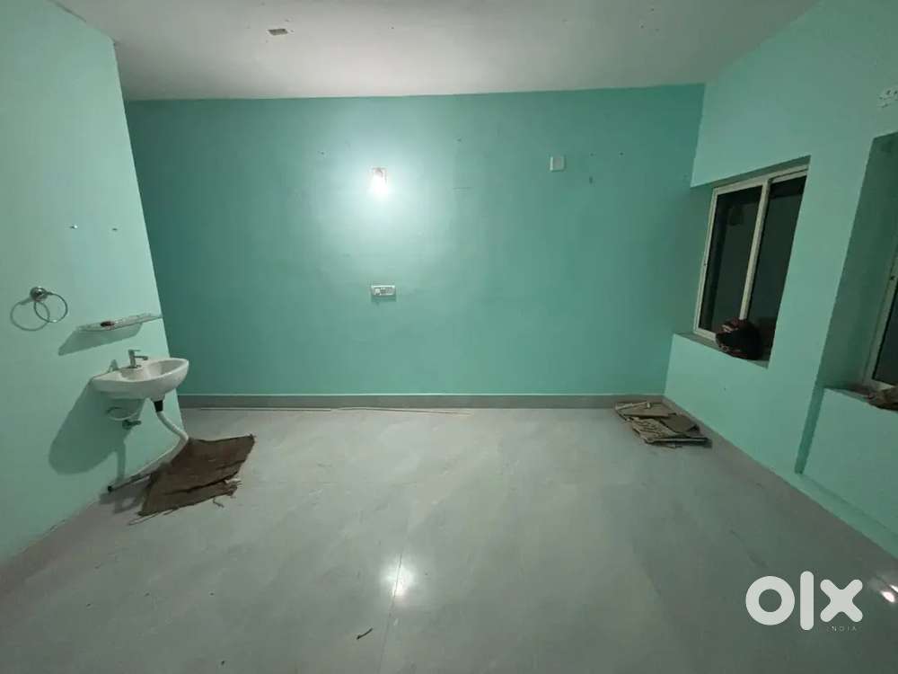 Need 2 girl  roommates