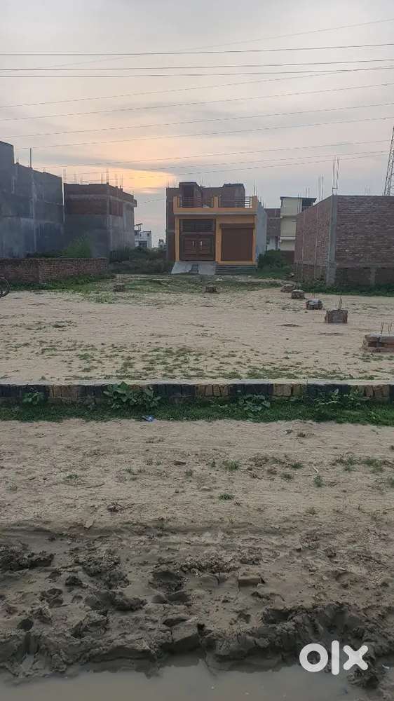 82 gaj plot or 120 gaj corner plot available in good location