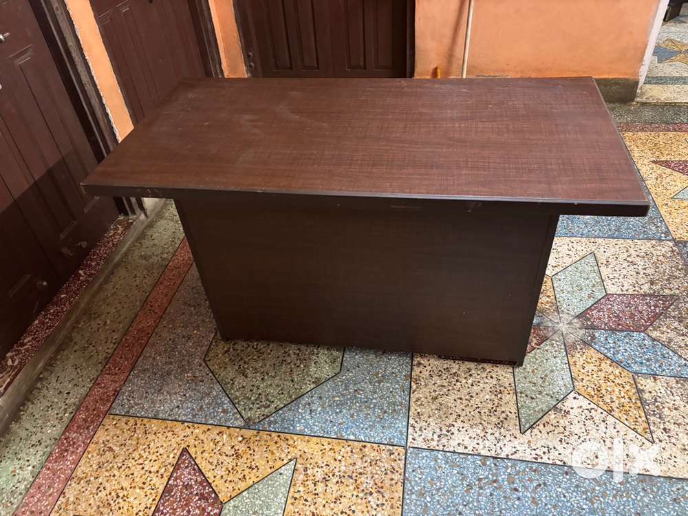 Office & Shop Counter For Sale Size 2*4 ft