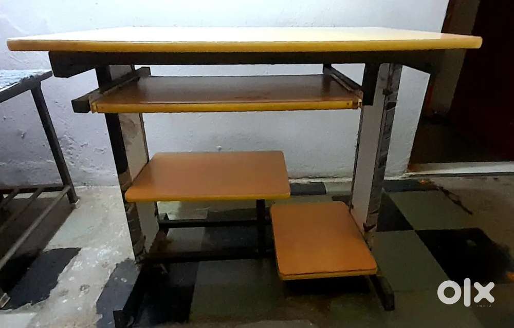 बेचना है Computer table
