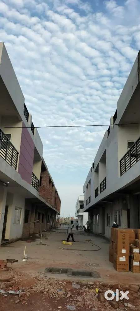 Plot bhi apna or ghar bhi apna