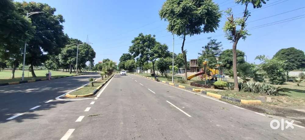 137 gaj plot only in 33 lacs